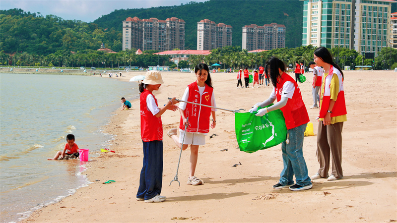 守护碧海蓝天！高新区开展卫生环保志愿服务活动