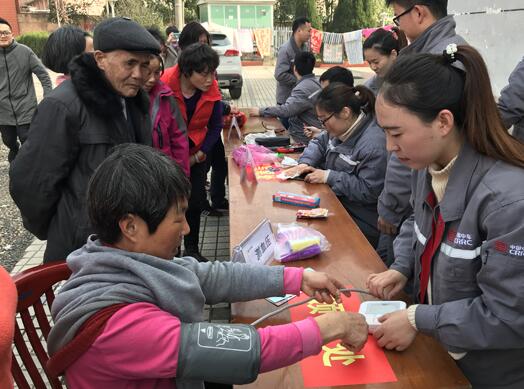 中车长江集团长江铜陵公司团委开展志愿便民服务活动