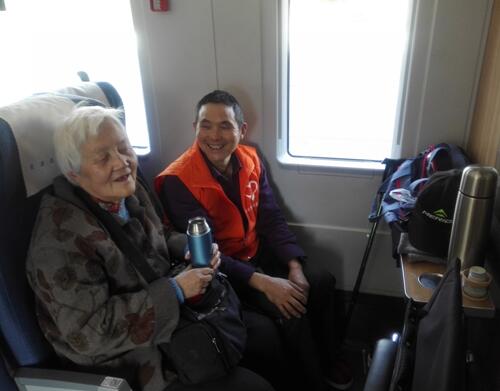 坐高铁 看世界----彩虹志愿者协会圆梦残障人士出游梦想