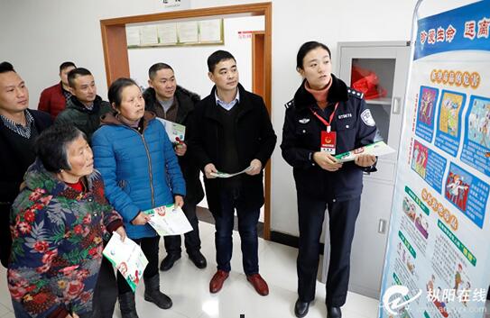 枞阳镇：学雷锋 见行动